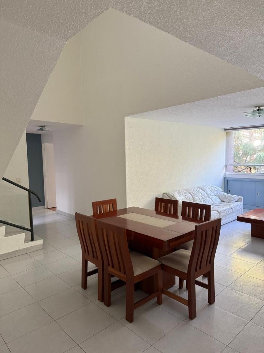 Sala de estar y comedor amplia